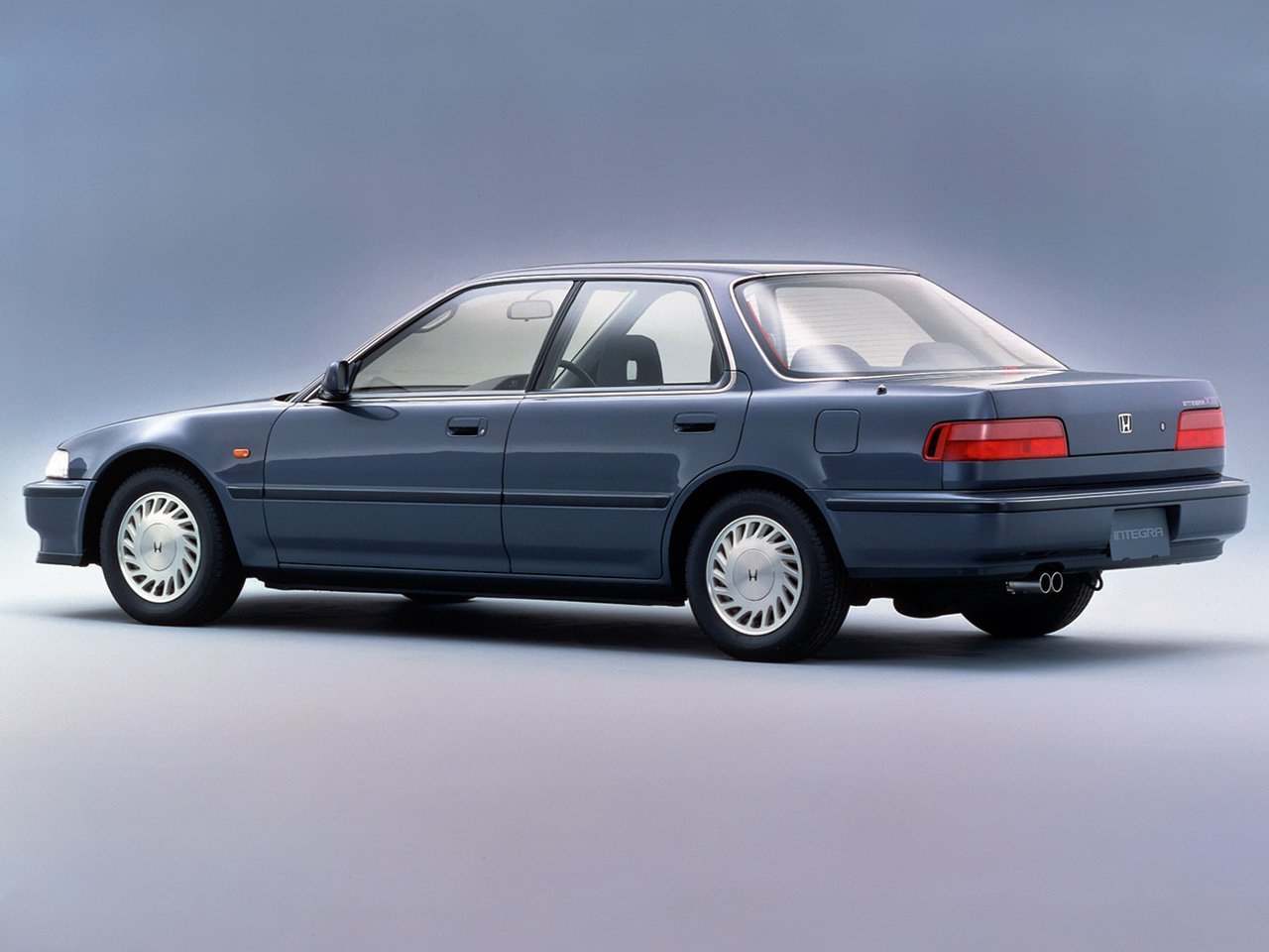 седан Honda Integra 1989 - 1993г выпуска модификация 1.6 AT (105 л.с.)