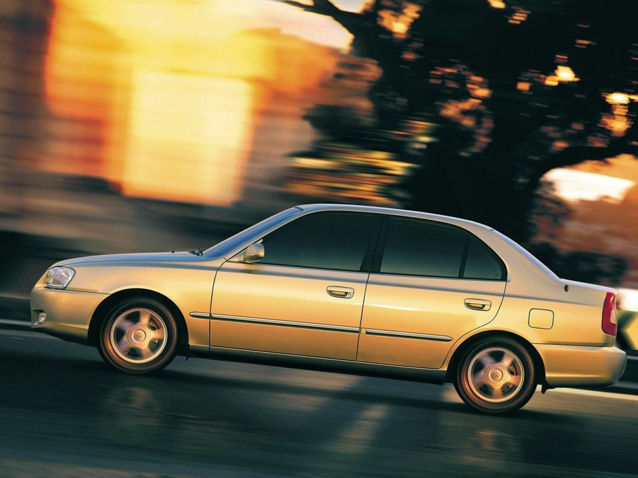 седан Hyundai Accent 2000 - 2003г выпуска модификация 1.3 AT (75 л.с.)