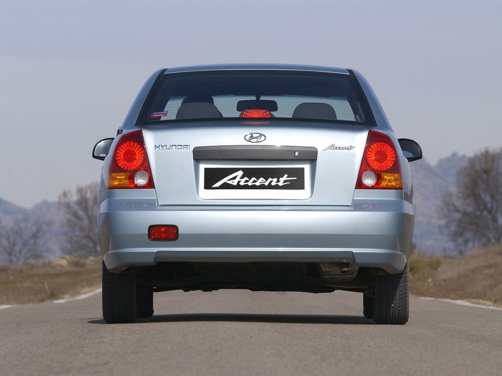 седан Hyundai Accent 2003 - 2006г выпуска модификация 1.3 AT (75 л.с.)