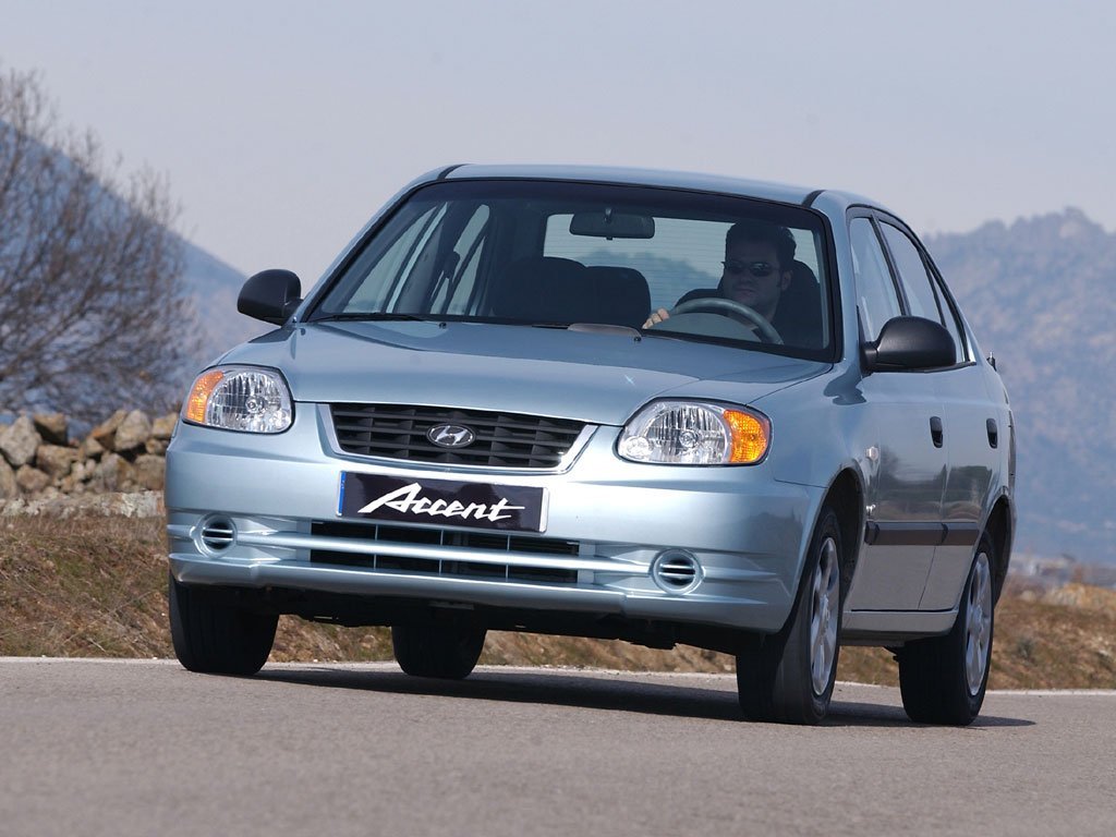 седан Hyundai Accent 2003 - 2006г выпуска модификация 1.3 AT (75 л.с.)
