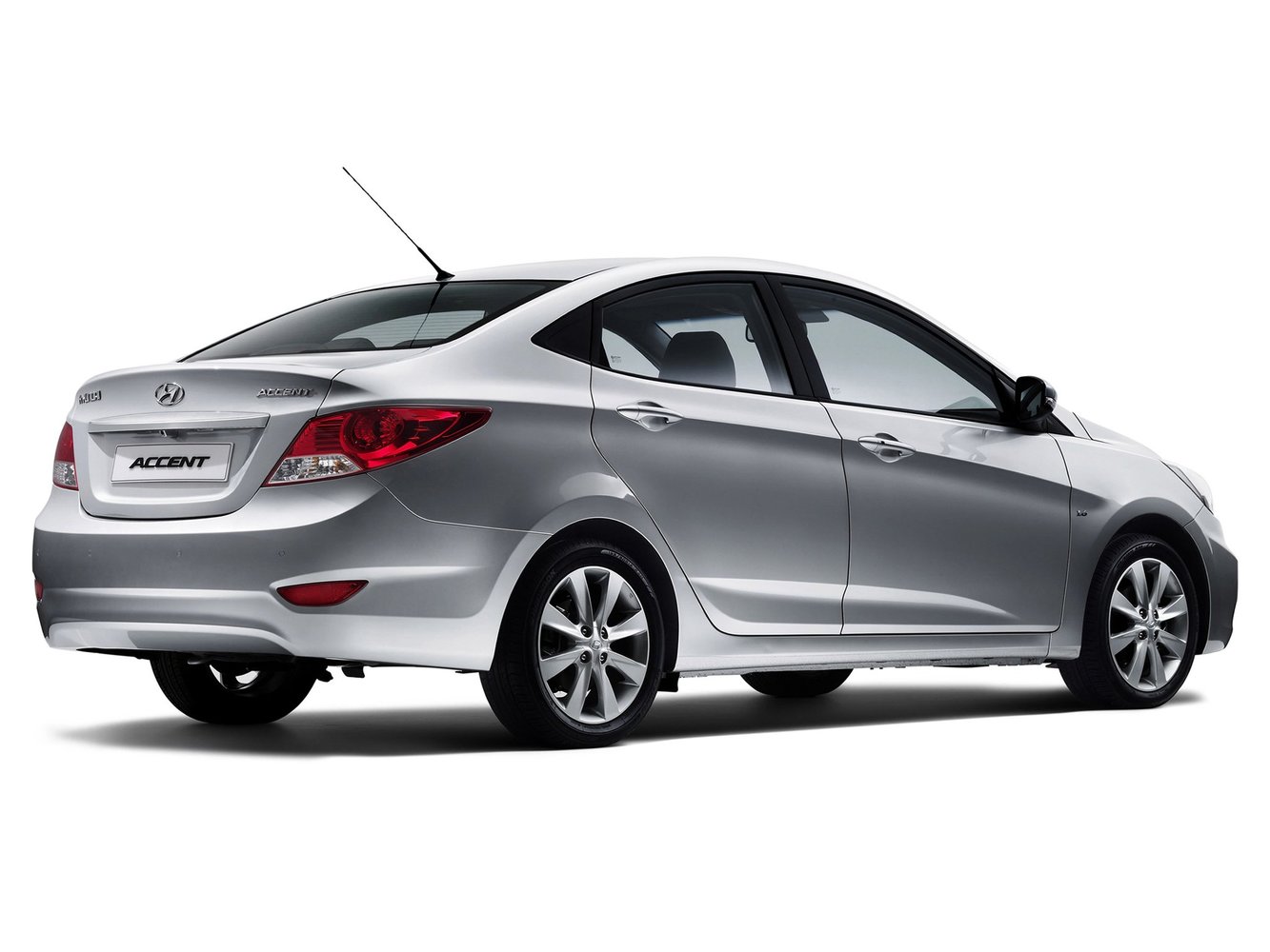 седан Hyundai Accent 2010 - 2016г выпуска модификация 1.4 AT (107 л.с.)