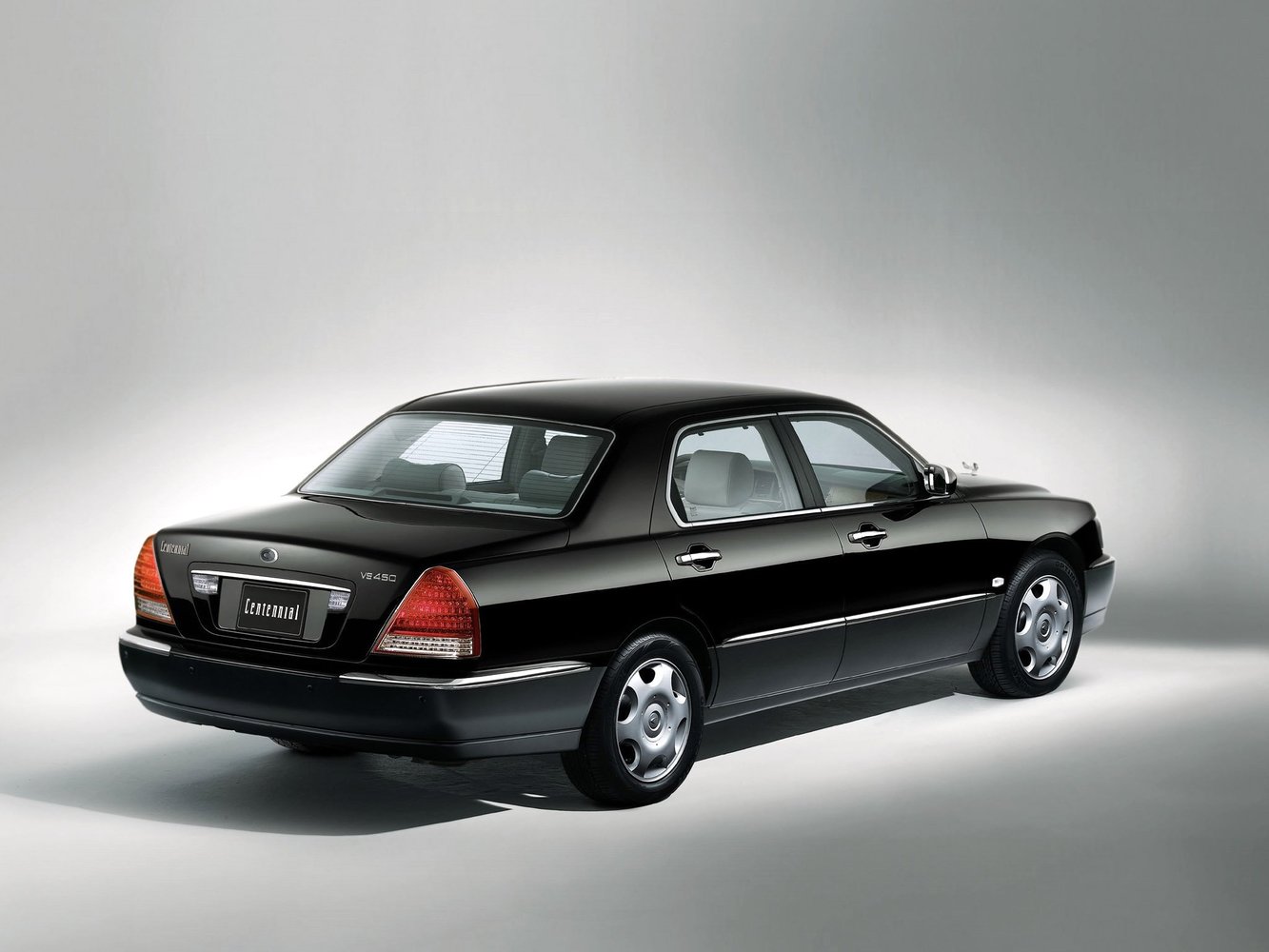 седан Hyundai Centennial 1999 - 2008г выпуска модификация 4.5 AT (270 л.с.)
