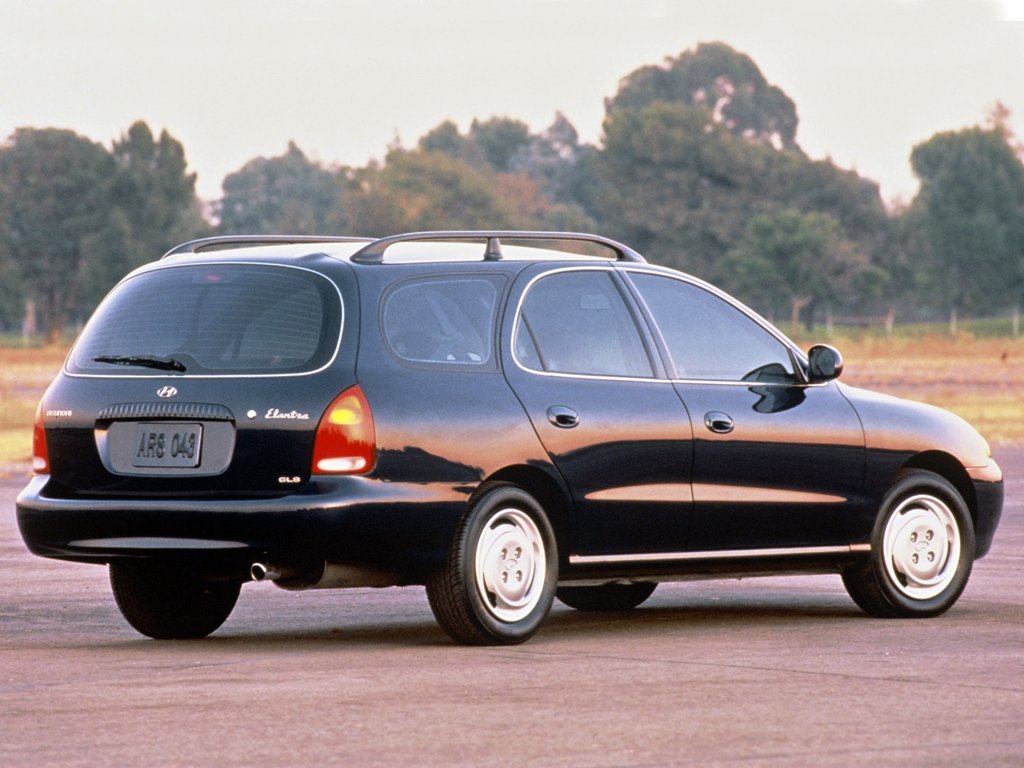 универсал Hyundai Elantra 1995 - 2000г выпуска модификация 1.5 AT (88 л.с.)