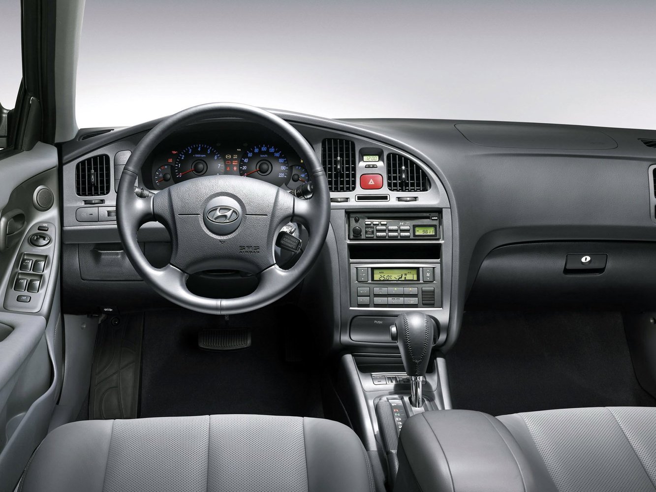 седан EURO Hyundai Elantra 2000 - 2003г выпуска модификация 1.6 AT (107 л.с.)