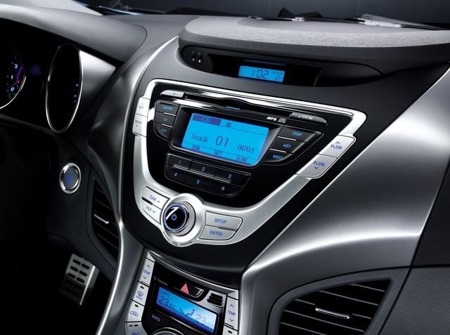 седан Hyundai Elantra 2011 - 2014г выпуска модификация Base 1.6 MT (132 л.с.)