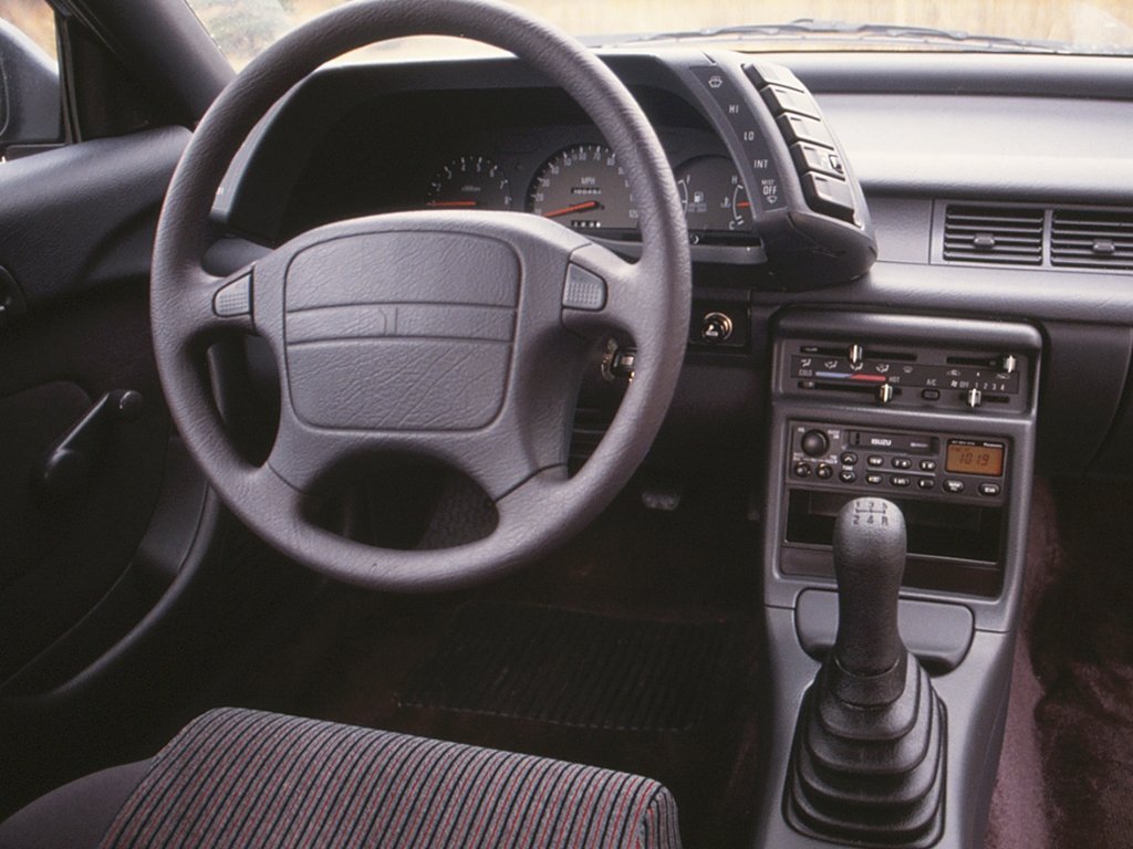 купе Isuzu Gemini 1990 - 1993г выпуска модификация 1.5 AT (100 л.с.)
