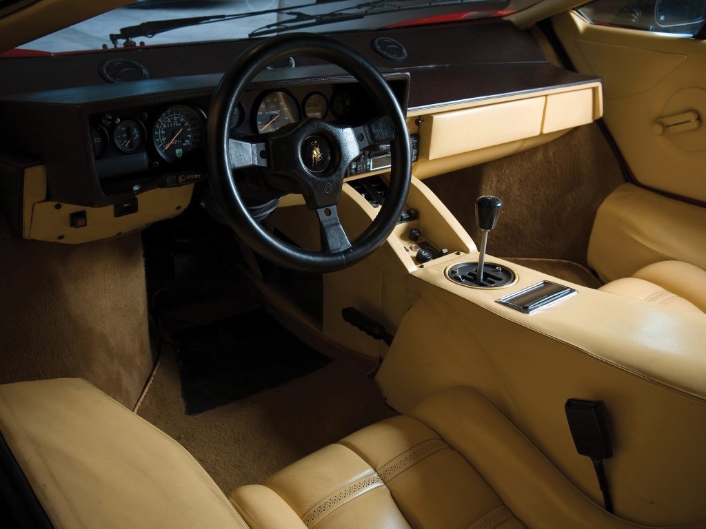 купе Lamborghini Countach 1974 - 1991г выпуска модификация 3.9 MT (375 л.с.)