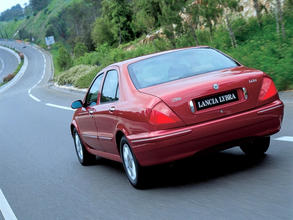 седан Lancia Lybra 1999 - 2002г выпуска модификация 1.6 MT (103 л.с.)