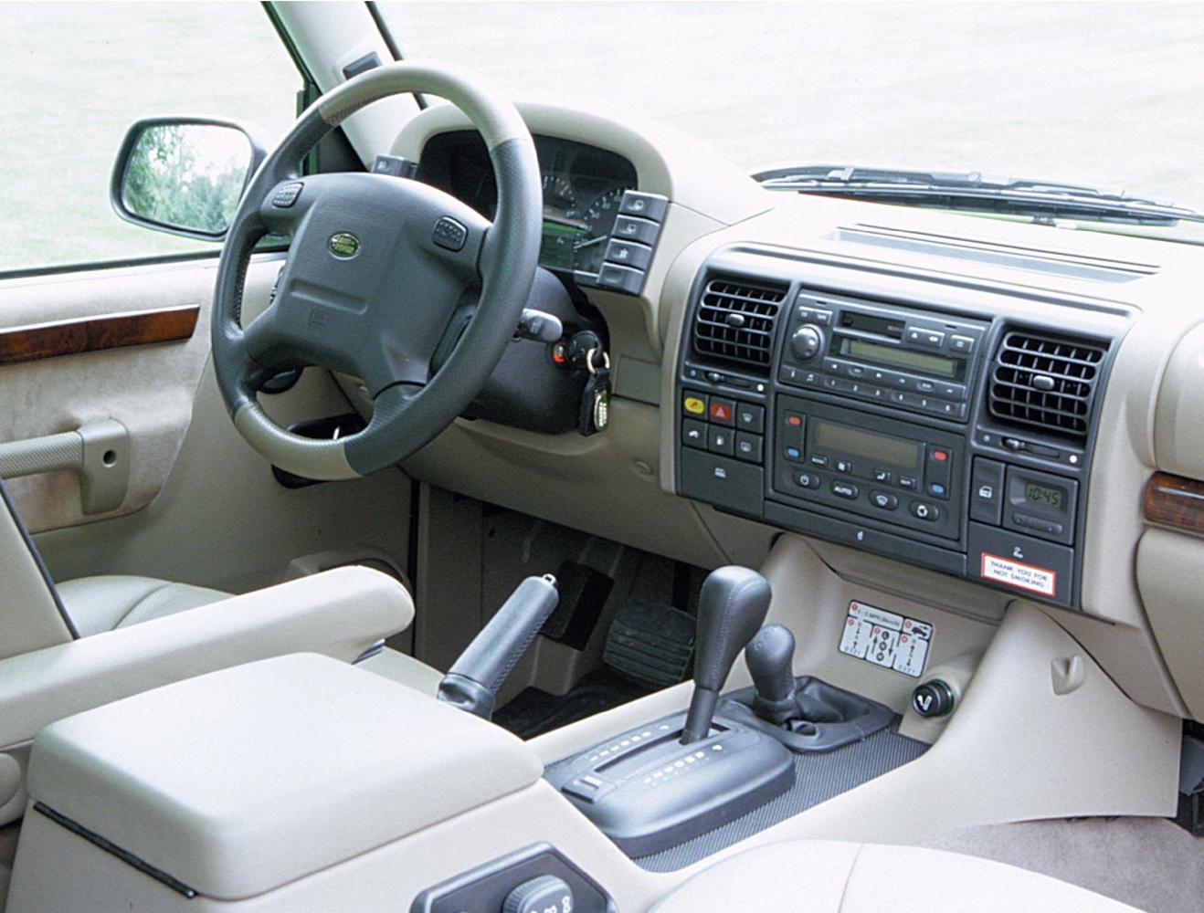 Дискавери 2.5 дизель. Land Rover Discovery 2 1998-2004. Ленд Ровер Дискавери 2 салон. Land Rover Discovery 2 Interior. Land Rover Discovery II (1998).