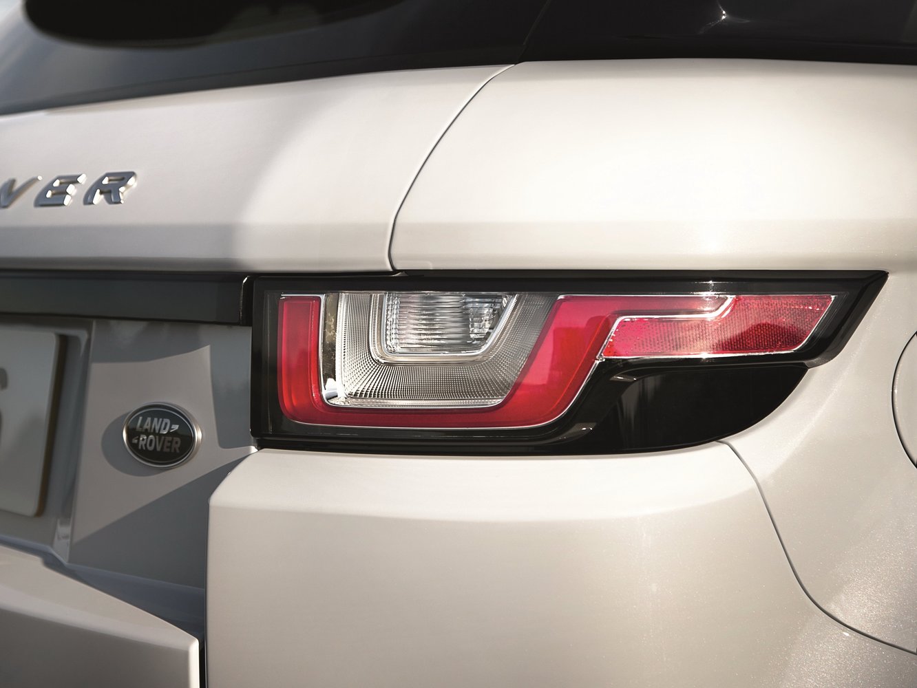 кроссовер 3 дв. Land Rover Range Rover Evoque 2015 - 2016г выпуска модификация 2.0 AT (150 л.с.) 4×4