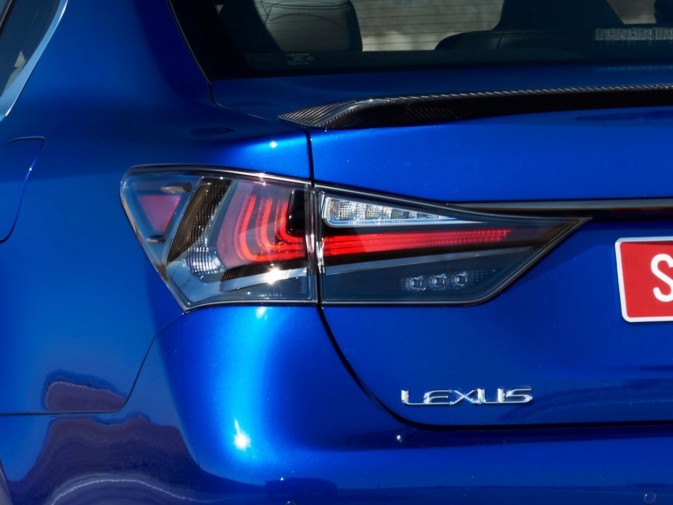 седан Lexus GS F 2015 - 2016г выпуска модификация F 5.0 AT (477 л.с.)