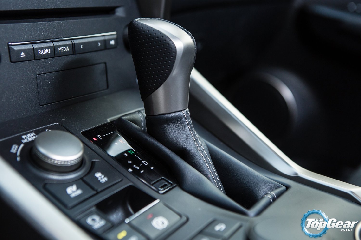 кроссовер Lexus NX 2014 - 2016г выпуска модификация Executive 2.5 CVT (155 л.с.) 4×4