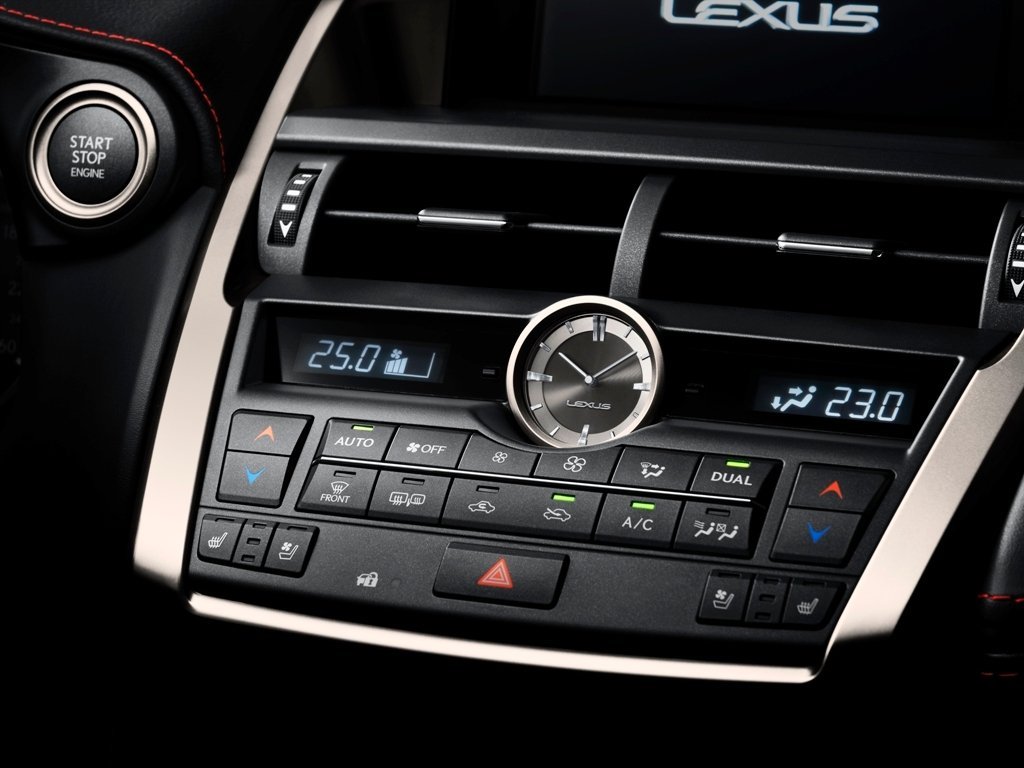 кроссовер Lexus NX 2014 - 2016г выпуска модификация Exclusive 2 2.0 AT (238 л.с.) 4×4