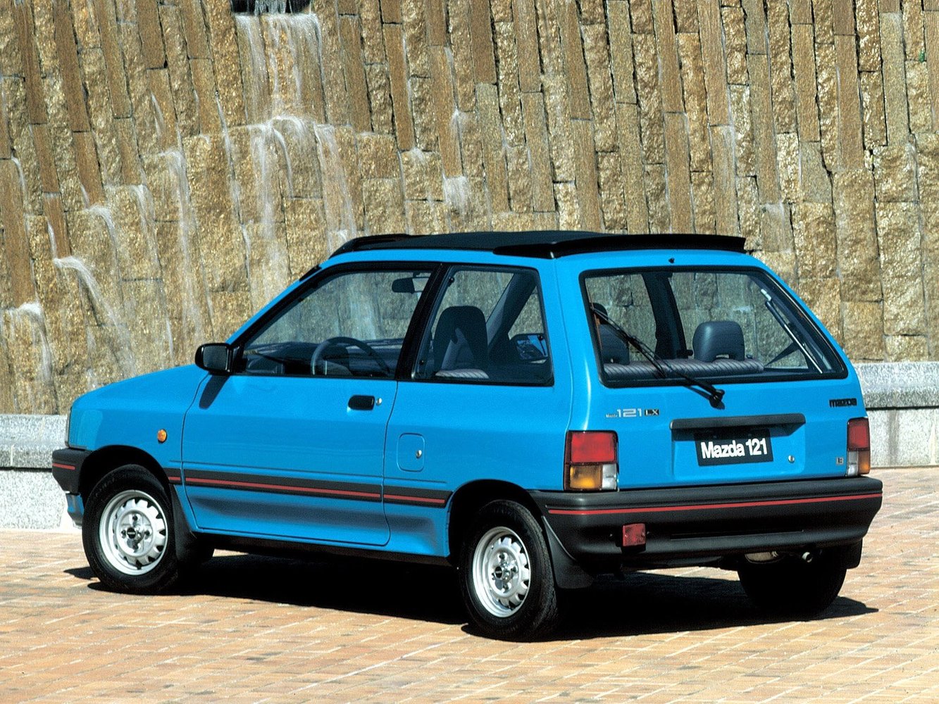 хэтчбек 3 дв. Mazda 121 1987 - 1991г выпуска модификация 1.1 MT (57 л.с.)