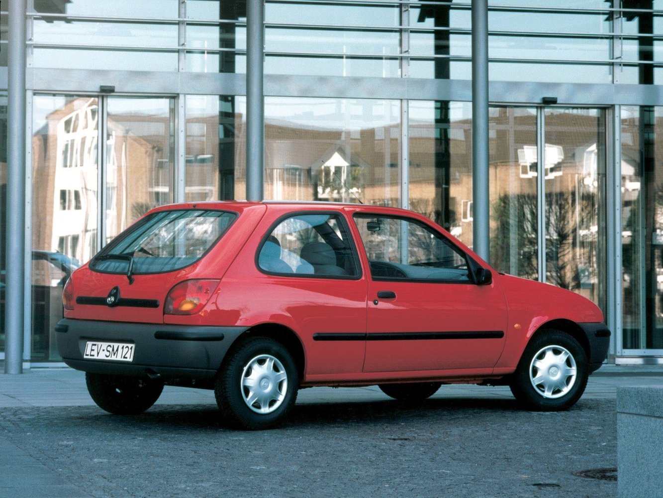 хэтчбек 3 дв. Mazda 121 1996 - 2002г выпуска модификация 1.2 CVT (75 л.с.)