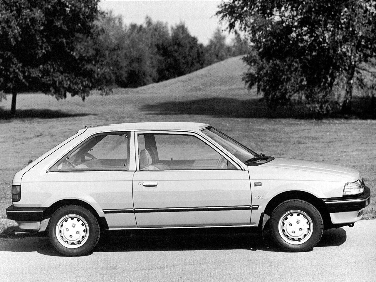 хэтчбек 3 дв. Mazda 323 1985 - 1989г выпуска модификация 1.1 MT (54 л.с.)