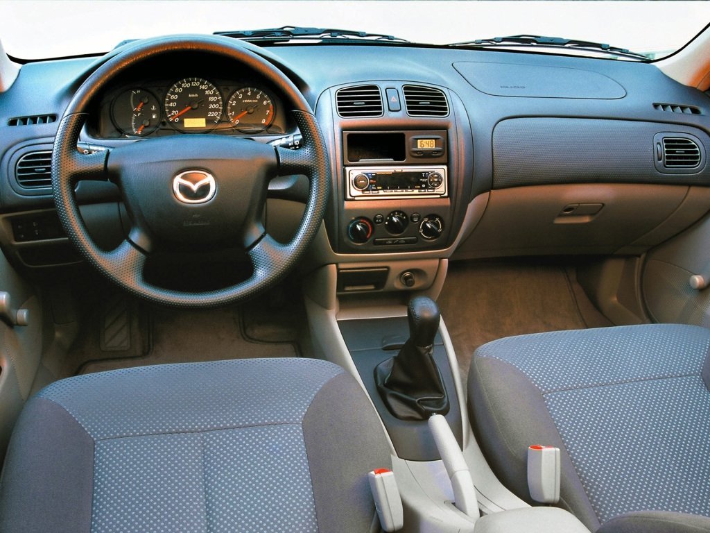 седан Mazda 323 1998 - 2000г выпуска модификация 1.3 MT (73 л.с.)