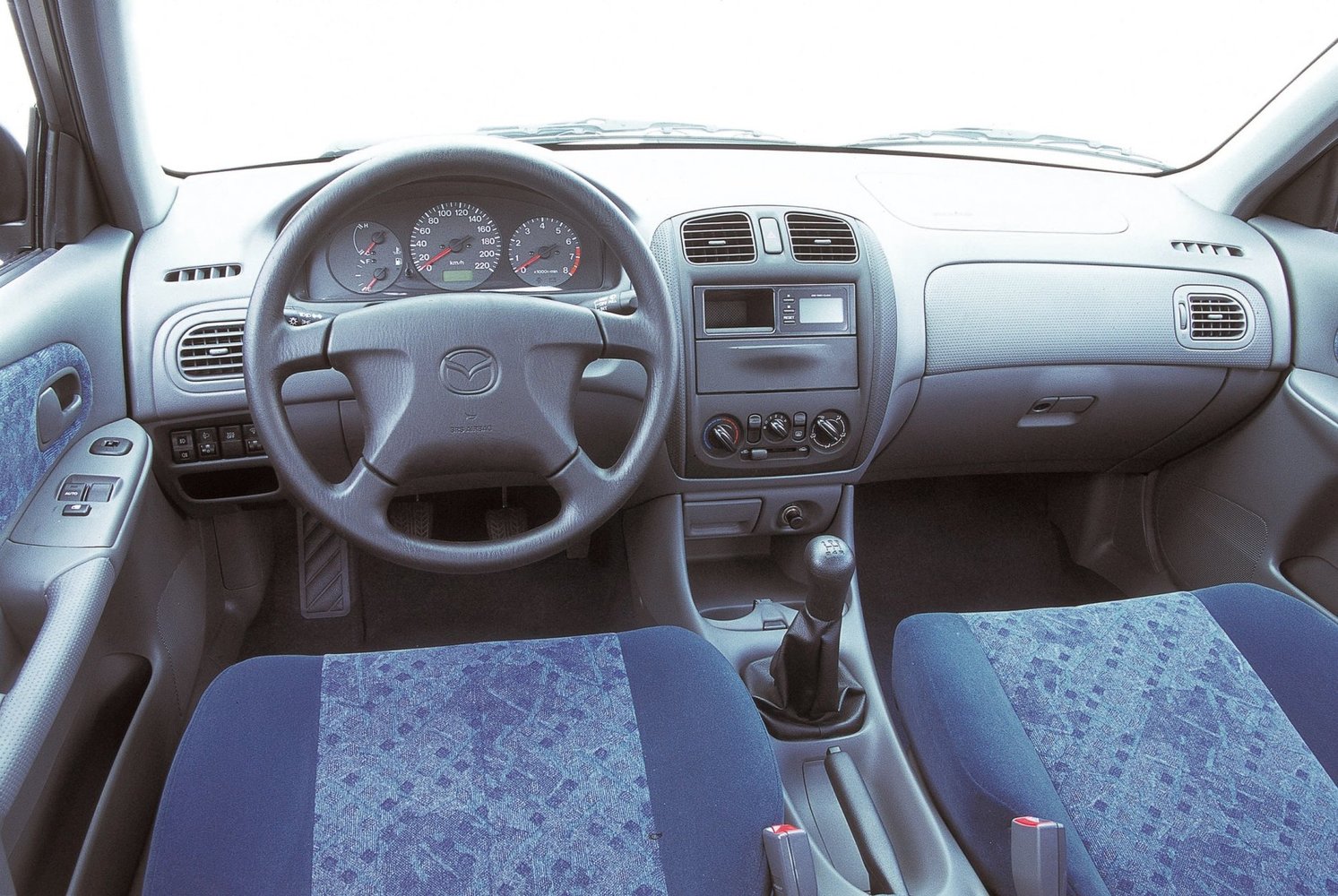 хэтчбек 5 дв. Mazda 323 1998 - 2000г выпуска модификация 1.3 MT (73 л.с.)