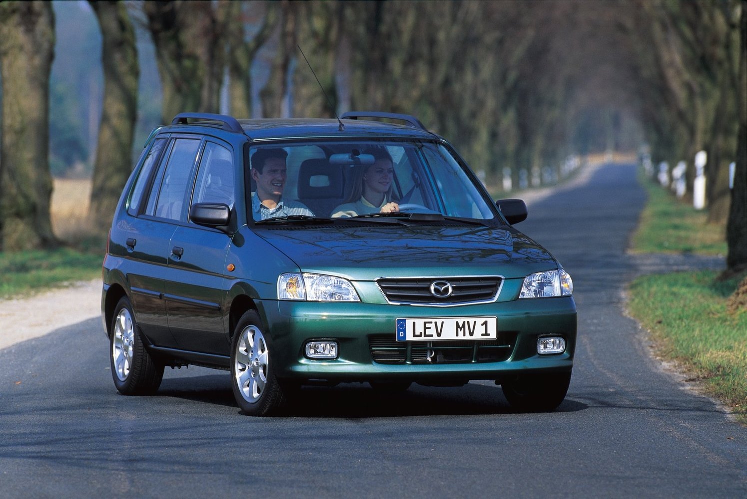 хэтчбек 5 дв. Mazda Demio 1996 - 2002г выпуска модификация 1.3 AT (63 л.с.)