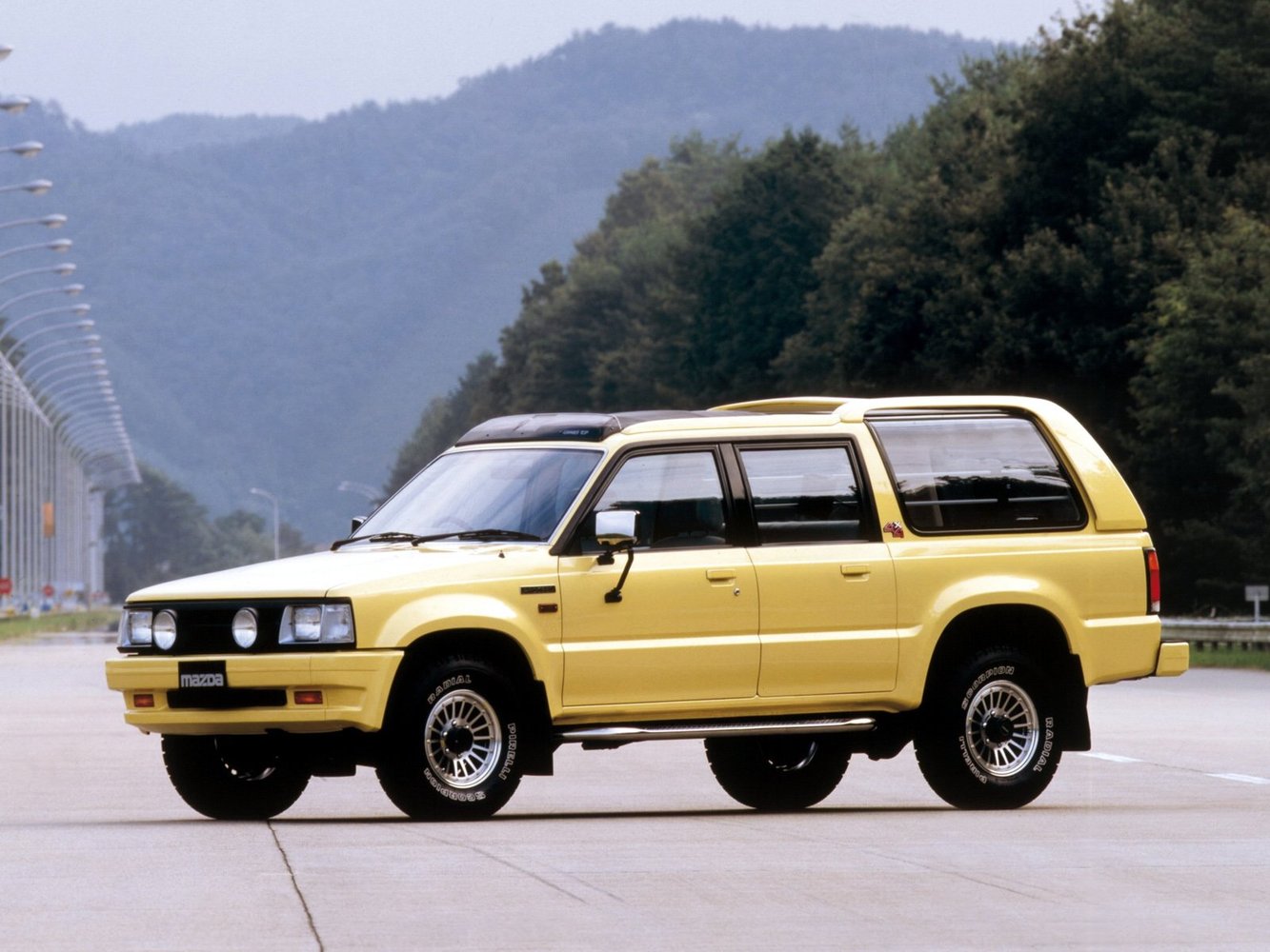 внедорожник Mazda Proceed Marvie 1991 - 1998г выпуска модификация 2.5 AT (125 л.с.)