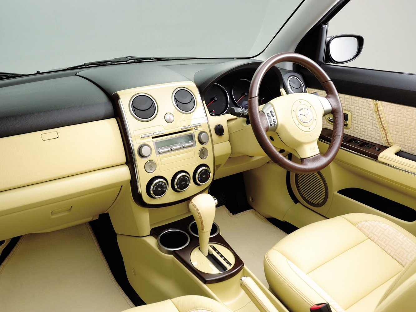 хэтчбек 5 дв. Mazda Verisa 2004 - 2016г выпуска модификация 1.5 AT (113 л.с.)