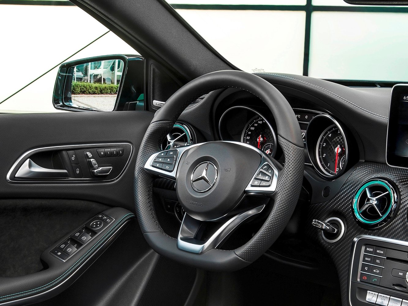 хэтчбек 5 дв. Mercedes-Benz A-klasse 2015 - 2016г выпуска модификация 1.5 AMT (90 л.с.)