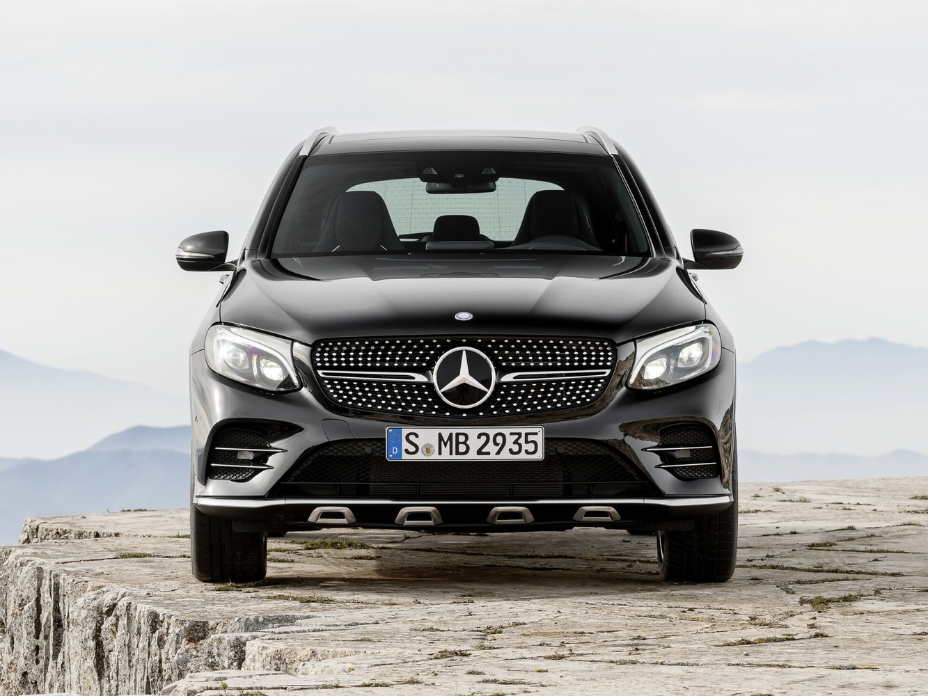кроссовер Mercedes-Benz AMG GLC 2016г выпуска модификация 3.0 AT (367 л.с.) 4×4