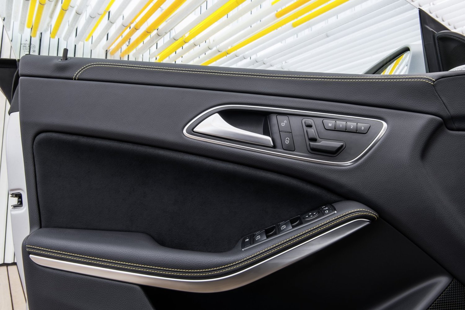 седан Mercedes-Benz CLA-klasse 2013 - 2016г выпуска модификация 1.5 AMT (109 л.с.)