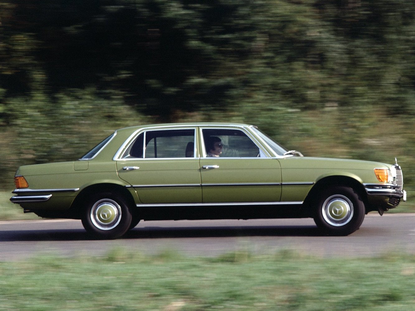 седан Mercedes-Benz S-klasse 1972 - 1980г выпуска модификация 2.7 AT (156 л.с.)