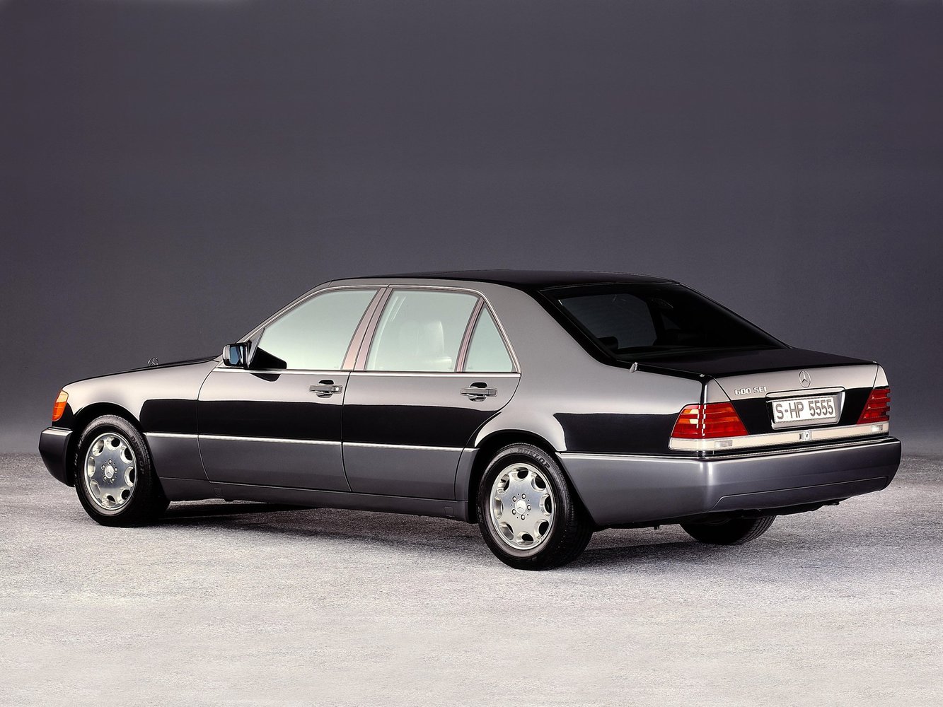 седан Long Mercedes-Benz S-klasse 1991 - 1995г выпуска модификация 3.2 AT (231 л.с.)