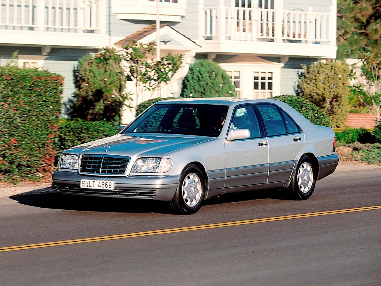 седан Mercedes-Benz S-klasse 1991 - 1995г выпуска модификация 2.8 AT (193 л.с.)