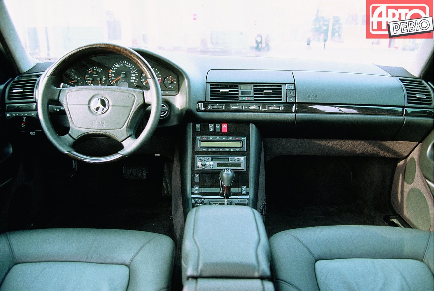 седан Long Mercedes-Benz S-klasse 1995 - 1998г выпуска модификация 3.2 AT (231 л.с.)