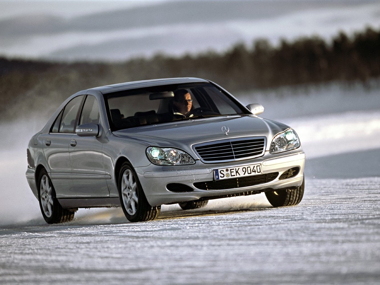 седан Mercedes-Benz S-klasse 2002 - 2005г выпуска модификация 2.8 AT (204 л.с.)