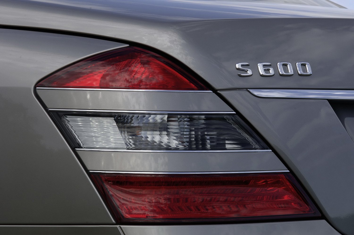 седан Long Mercedes-Benz S-klasse 2005 - 2009г выпуска модификация 3.0 AT (235 л.с.) 4×4
