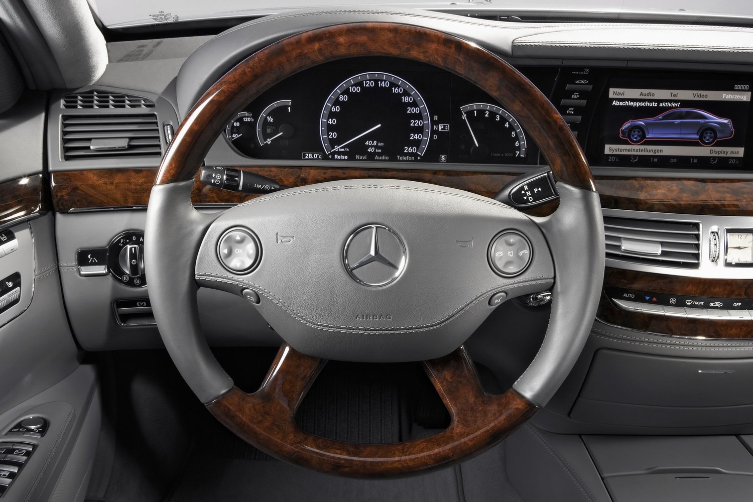 седан Mercedes-Benz S-klasse 2005 - 2009г выпуска модификация 3.0 AT (235 л.с.)