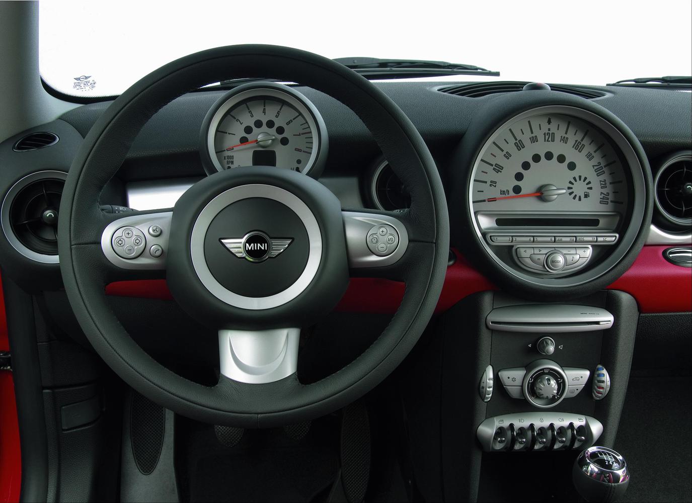 универсал Cooper S MINI Clubman 2007 - 2010г выпуска модификация 2.0 AT (143 л.с.)