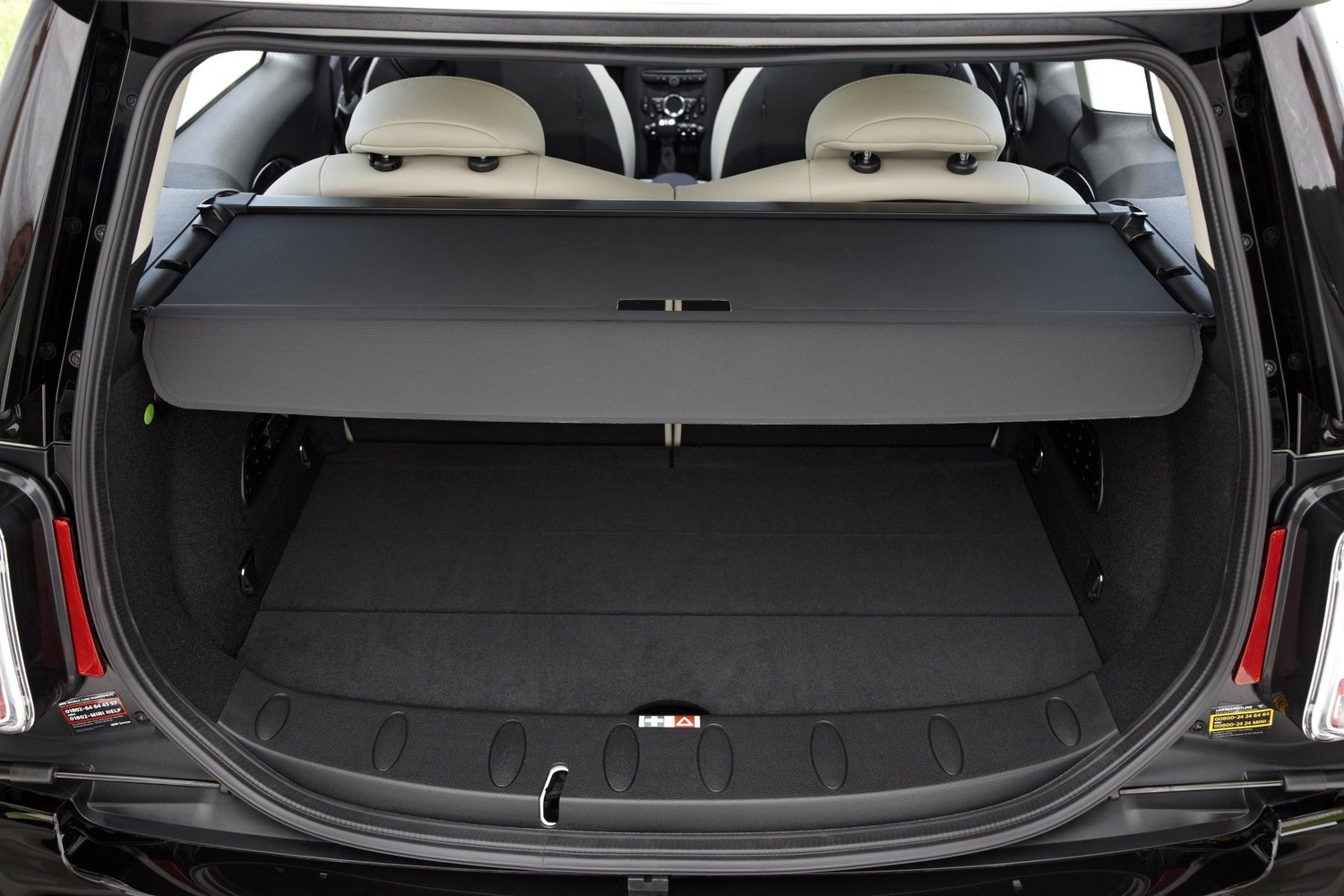 универсал Cooper S MINI Clubman 2010 - 2014г выпуска модификация Cooper S 1.6 AT (184 л.с.)