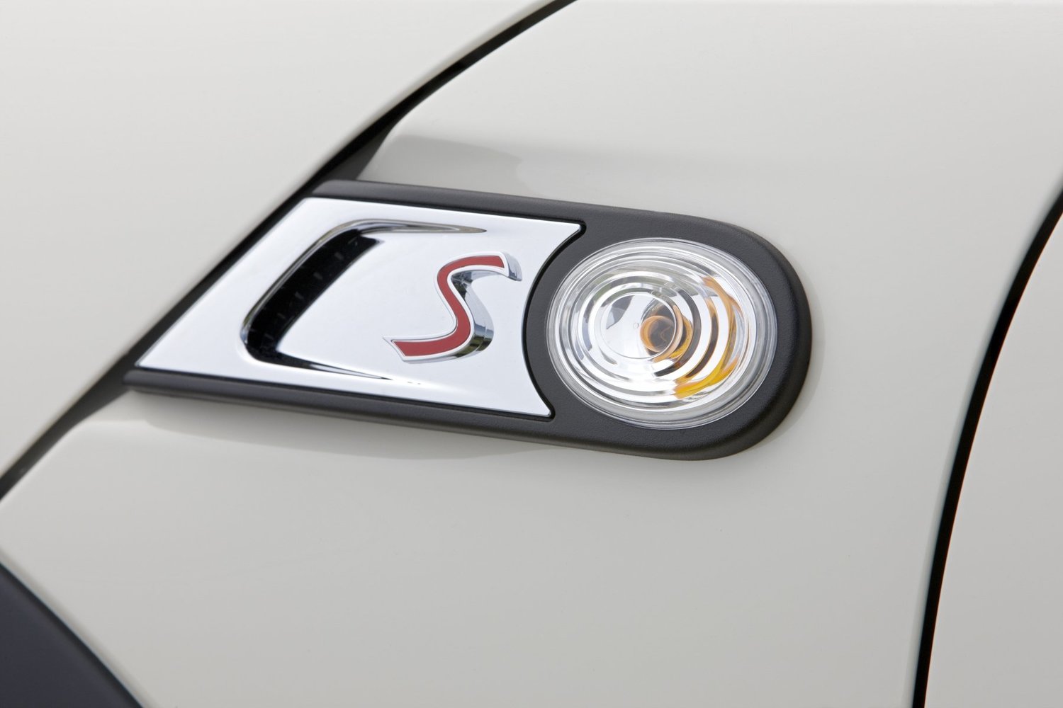 универсал Cooper S MINI Clubman 2010 - 2014г выпуска модификация Cooper S 1.6 AT (184 л.с.)