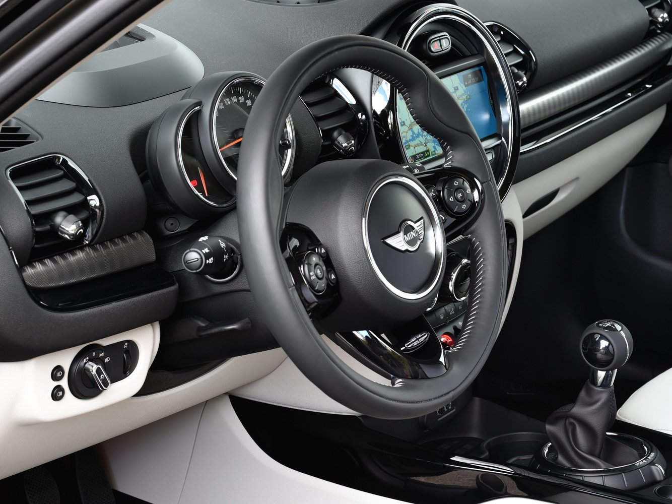 универсал Cooper S MINI Clubman 2015 - 2016г выпуска модификация 2.0 AT (190 л.с.)