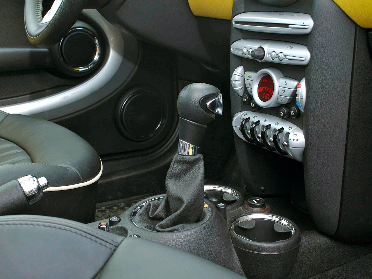 хэтчбек 3 дв. MINI Hatch 2006 - 2010г выпуска модификация 1.6 AT (109 л.с.)