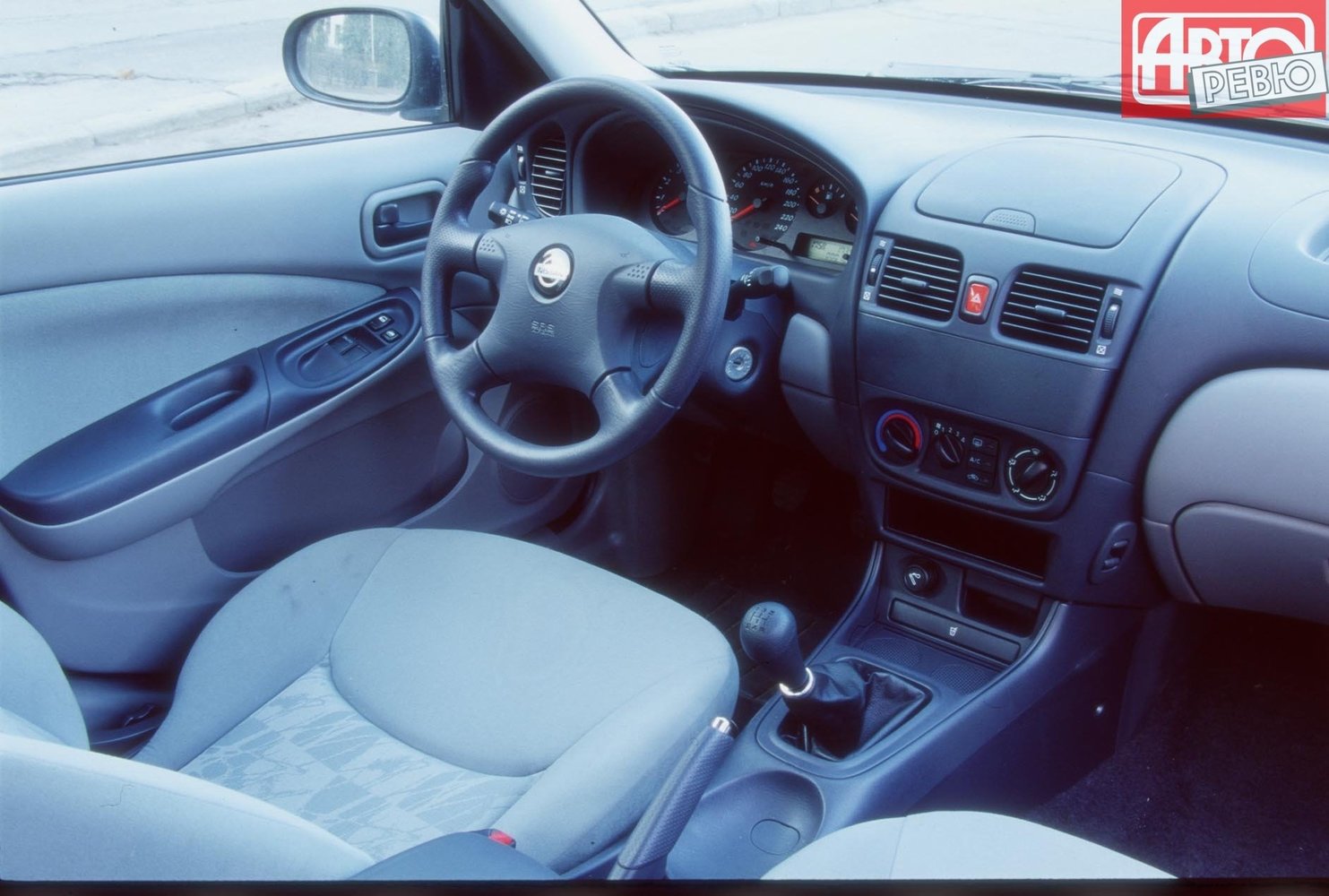 хэтчбек 3 дв. Nissan Almera 2000 - 2003г выпуска модификация 1.5 MT (90 л.с.)