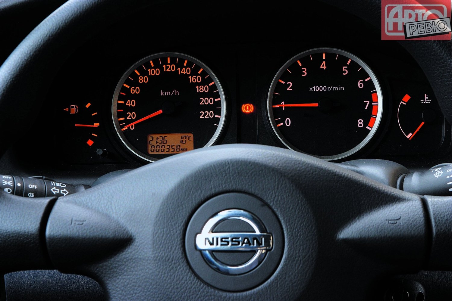 седан Nissan Almera 2003 - 2006г выпуска модификация 1.5 MT (82 л.с.)