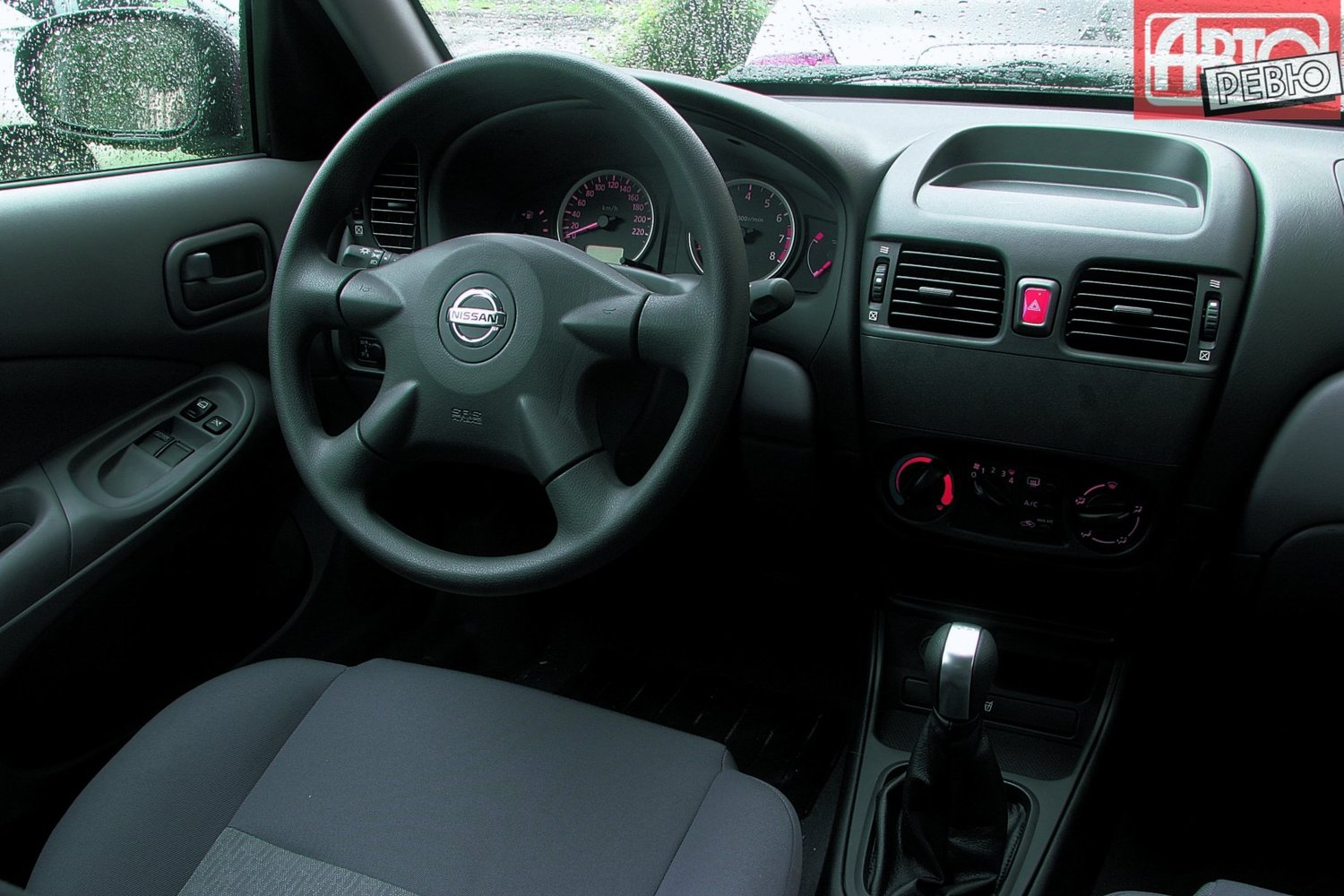 седан Nissan Almera 2003 - 2006г выпуска модификация 1.5 MT (82 л.с.)