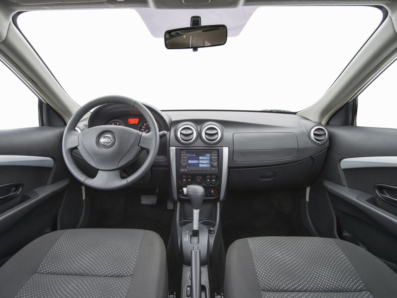 седан Nissan Almera 2013 - 2016г выпуска модификация Comfort 1.6 AT (102 л.с.)