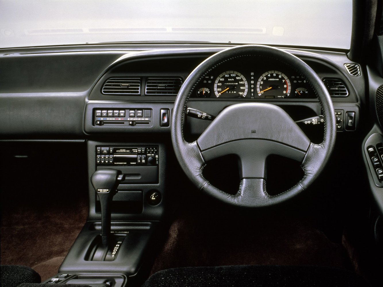 седан Nissan Cefiro 1988 - 1994г выпуска модификация 2.0 AT (125 л.с.)