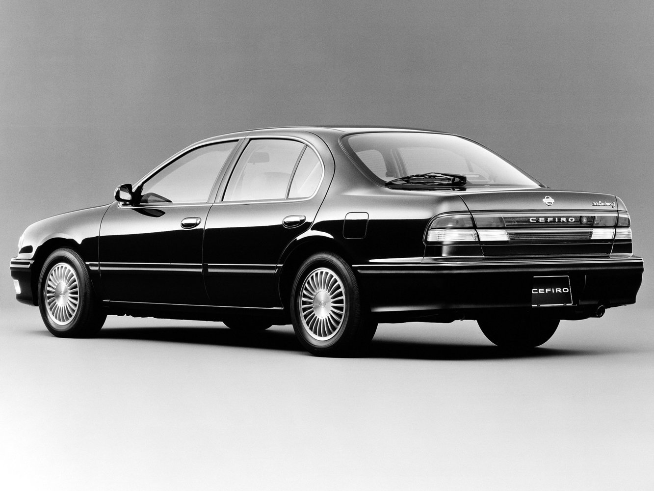 седан Nissan Cefiro 1994 - 1998г выпуска модификация 2.0 AT (155 л.с.)