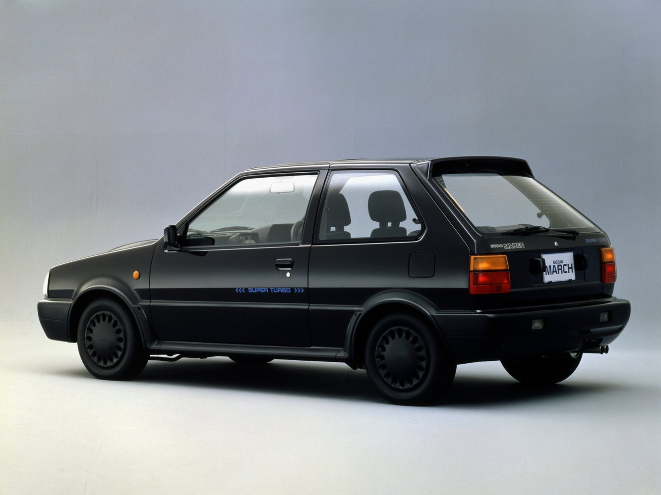 хэтчбек 3 дв. Nissan March 1982 - 1991г выпуска модификация 0.9 AT (110 л.с.)