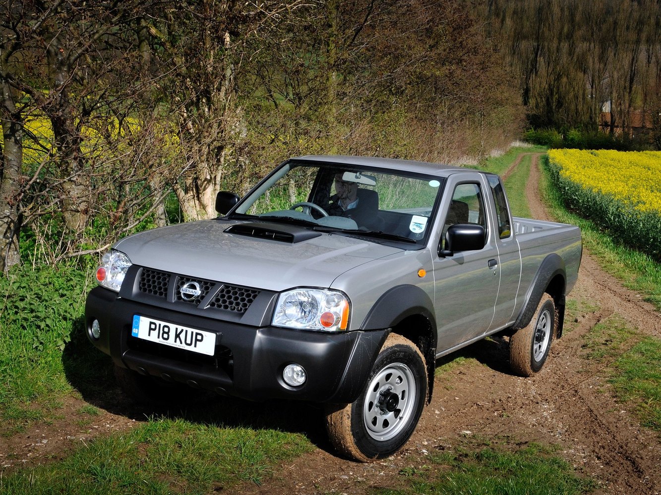 Nissan np300