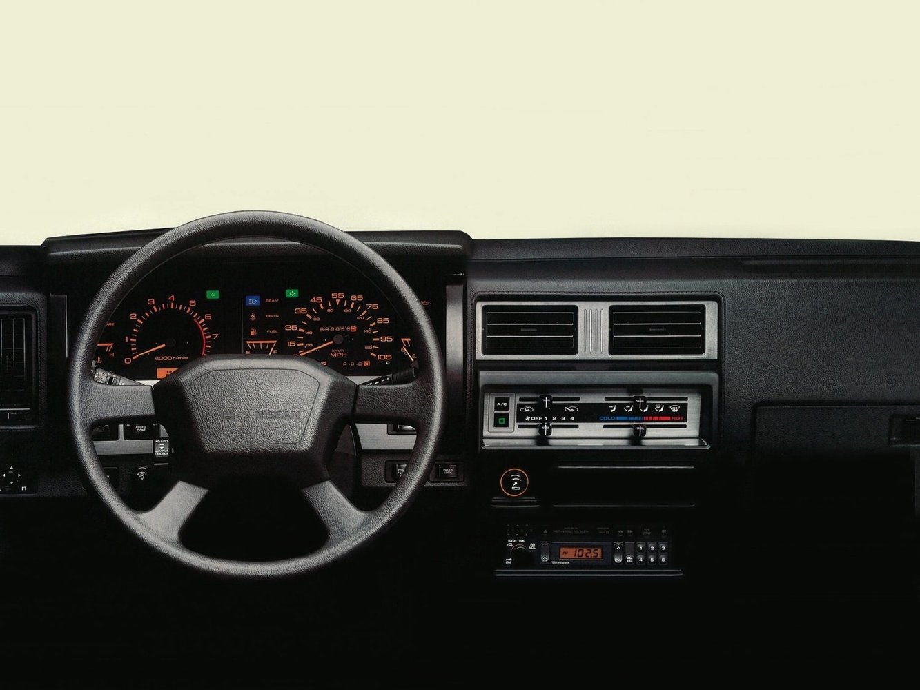 внедорожник 3 дв. Nissan Pathfinder 1986 - 1997г выпуска модификация 2.4 MT (103 л.с.) 4×4