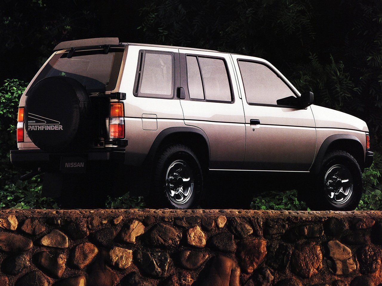 внедорожник 5 дв. Nissan Pathfinder 1986 - 1997г выпуска модификация 2.4 AT (103 л.с.) 4×4